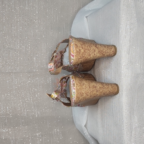 Paisley Sling Back Wedges (Sz 8.5) - Picture 3 of 11
